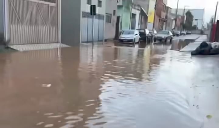 Chuva deixa via no Hortênsias debaixo d’água
